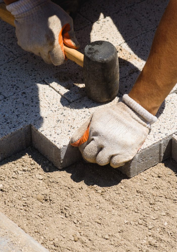 paver-is-laying-paving-stones-laying-concrete-paving-stones